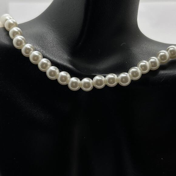 Vintage Pearl Necklace - Picture 1 of 3